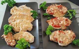 Курица в духовке под помидорами и сыром