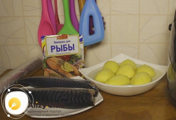 Чистим и моем картофель.