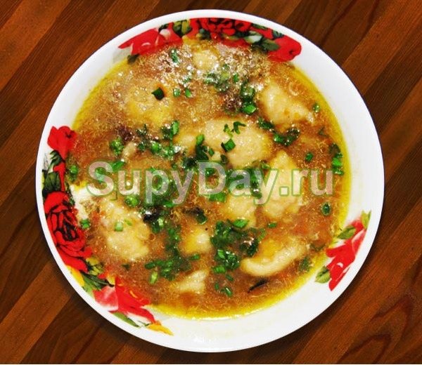 Грибной суп с мясом и клецками