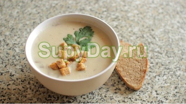 Грибной суп с мясом и сыром