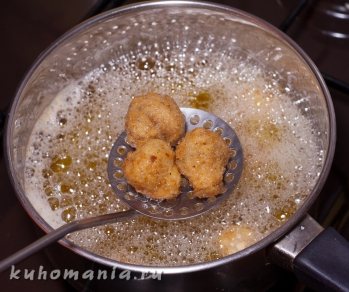 грибы в кипящем масле