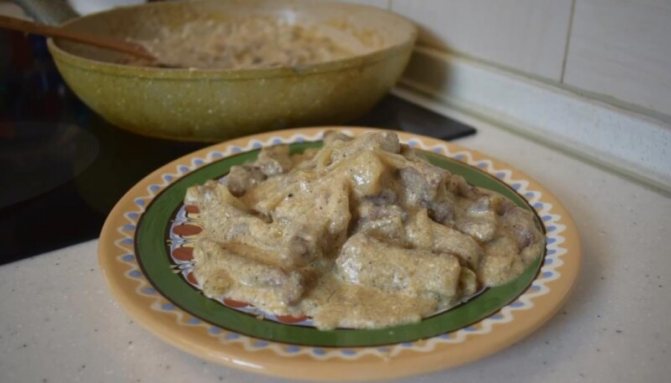 Как приготовить гуляш из говядины, чтобы мясо было мягким и сочным — рецепт со сметаной