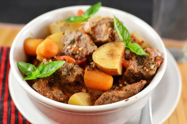 Картошка с мясом в казане — 8 рецептов приготовления на плите, на костре и в духовке