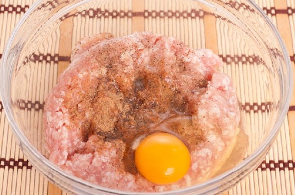 Колбаски из фарша на сковороде из бутылки, в духовке в фольге, пищевой пленке, сушилке, дегитраторе