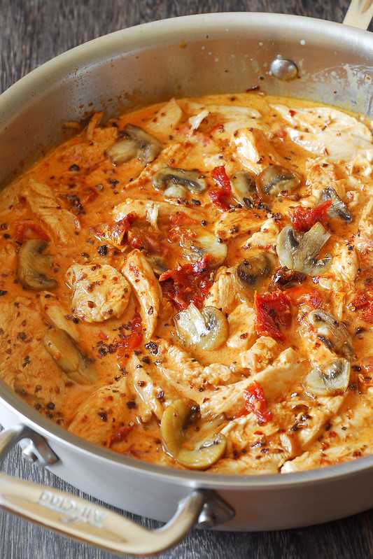 лапша с курицей грибами и сливками