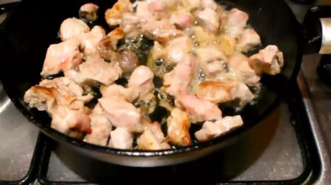 обжариваем мясо