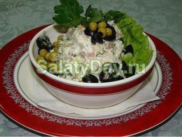 Оригинальный салат Оливье с оливками и без мяса