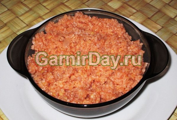 Пшеничная каша с томатами и орехами в мультиварке