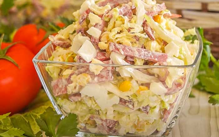 Салат из пекинки с колбасой