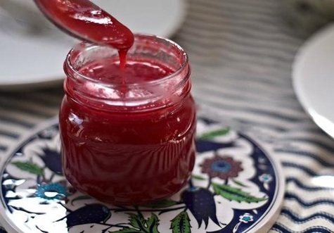 соус из красной смородины в банке