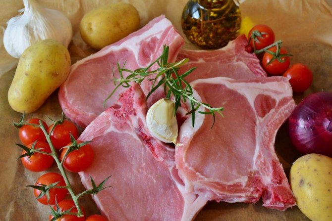 свиная отбивная с ребром сырая