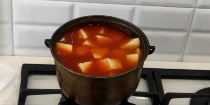 залить водой
